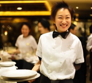 悦椿酒店员工干劲十足，餐饮服务员好干不？